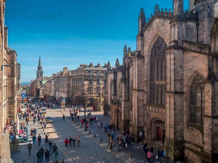 2 Bedroom Flat To Rent In High Street, Edinburgh, EH1