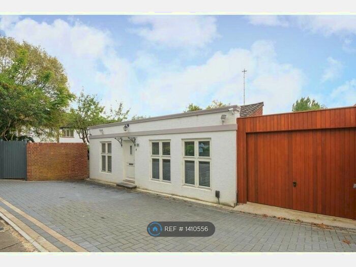 2 Bedroom Bungalow To Rent In Forestdale, London, N14
