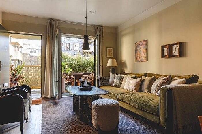 2 Bedroom Flat For Sale In Wintergreen Court, Hackney, E9