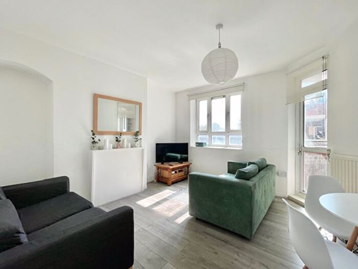 3 Bedroom Flat To Rent In Mayville Estate, London, N16