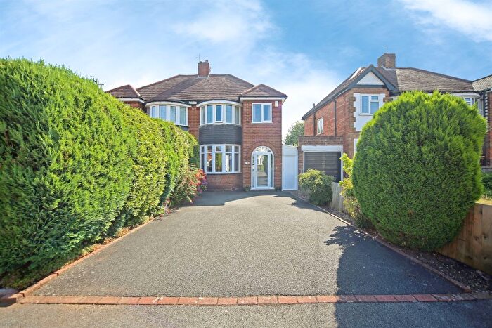 3 Bedroom Semi Detached House For Sale In Jeremy Grove, Solihull, B92