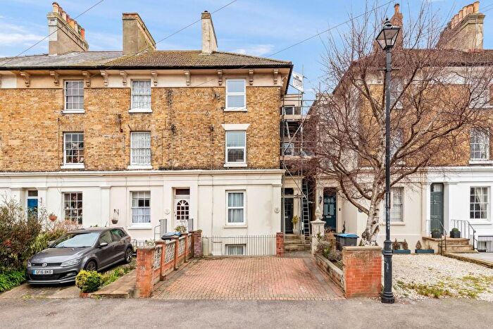 1 Bedroom Flat For Sale In Saxon Street, Dover, CT17