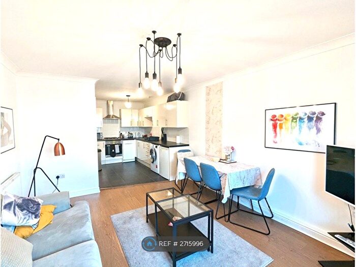 2 Bedroom Flat To Rent In Victoria Avenue, Cambridge, CB4