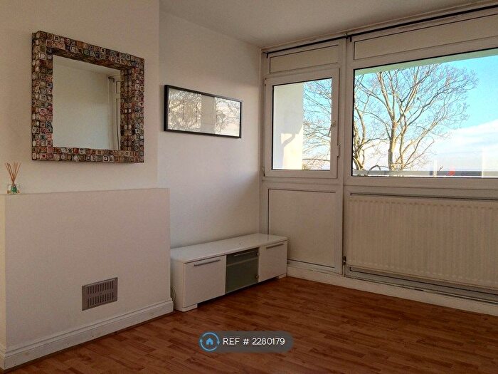 2 Bedroom Flat To Rent In Windley Close, London, SE23