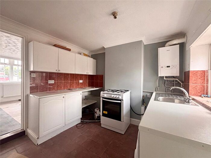 2 Bedroom House To Rent In East Street, Farnham, Surrey, GU9