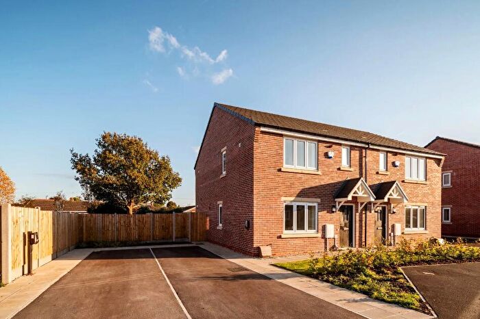 3 Bedroom Semi-Detached House For Sale In Woodlark Place, Finningley, DN9