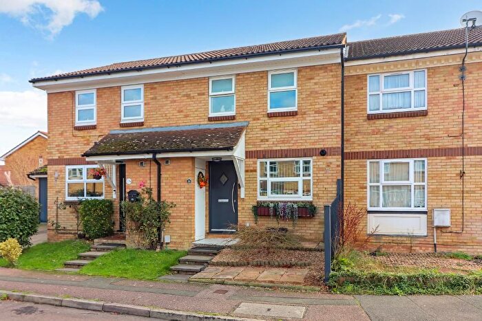 3 Bedroom Terraced House For Sale In Rochford Drive, Luton, Bedfordshire, LU2