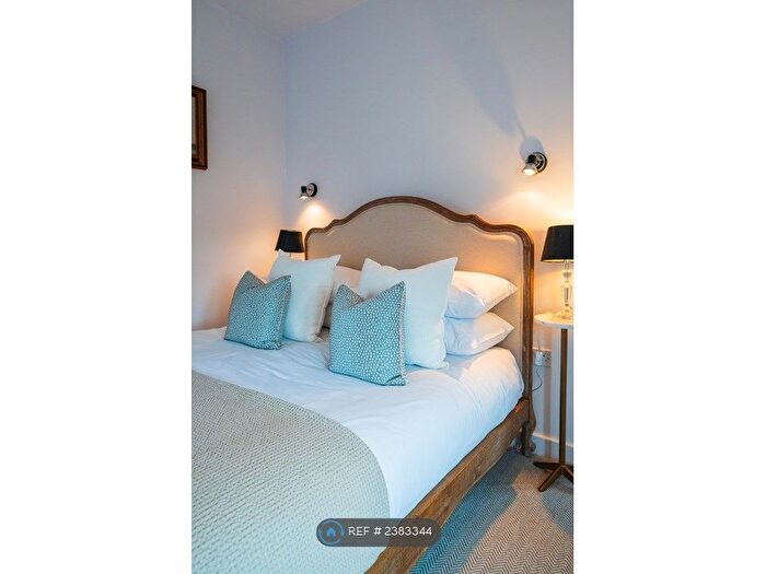 2 Bedroom Detached House To Rent In Greys Road, Henley-On-Thames, RG9