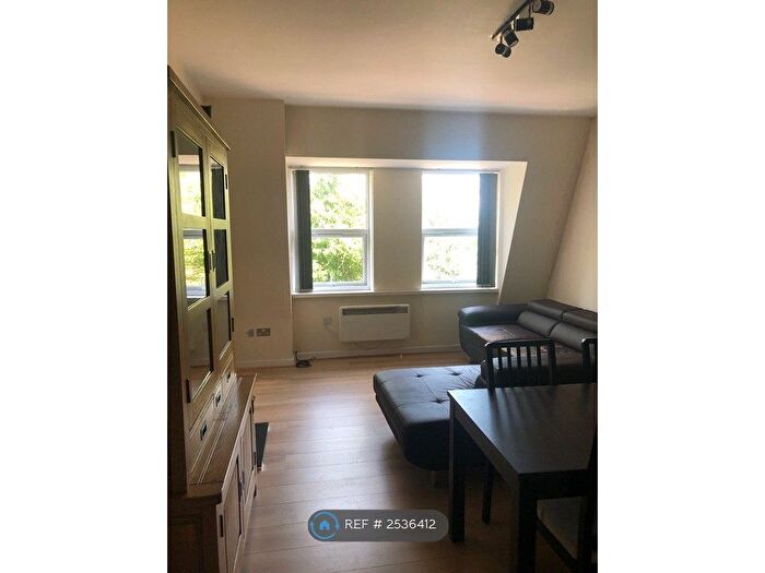 1 Bedroom Flat To Rent In Station Road, Ashford, TW15