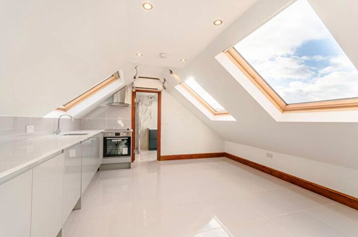 1 Bedroom Flat To Rent In Church Road, New Malden, Worcester Park, KT4