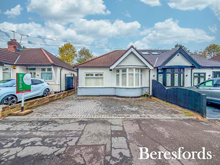 3 Bedroom Bungalow For Sale In Howard Road, Upminster, RM14