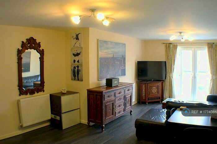 2 Bedroom Flat To Rent In Pavilion Close, Leicester, LE2