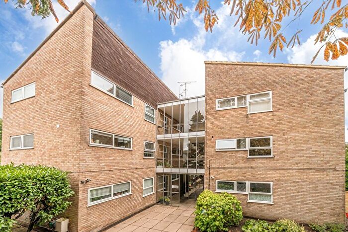 2 Bedroom Flat To Rent In Ranmore Place, Weybridge, KT13