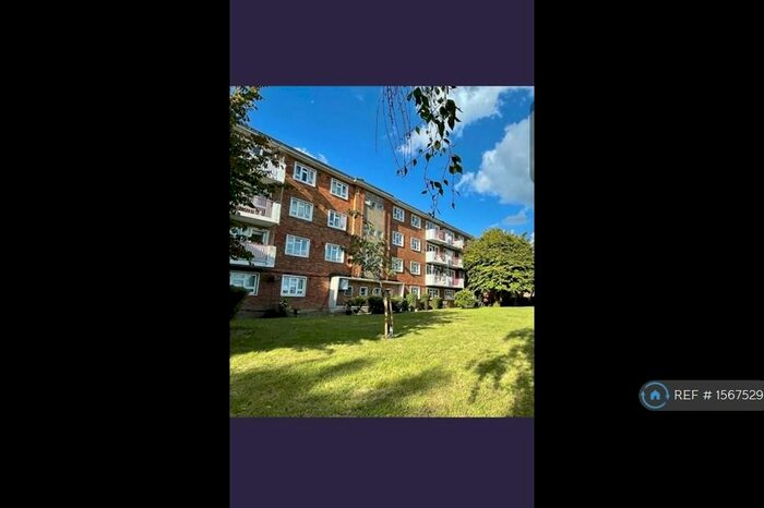 3 Bedroom Flat To Rent In Mead Court, London, NW9