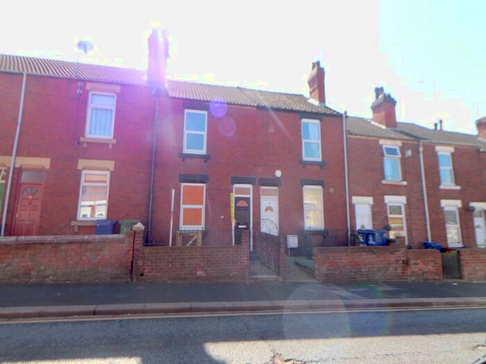 4 Bedroom Town House To Rent In Beckett Road, Wheatley, Doncaster, DN2