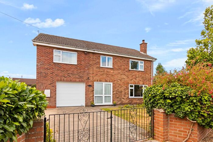 4 Bedroom Detached House For Sale In Front Street, East Stockwith, DN21