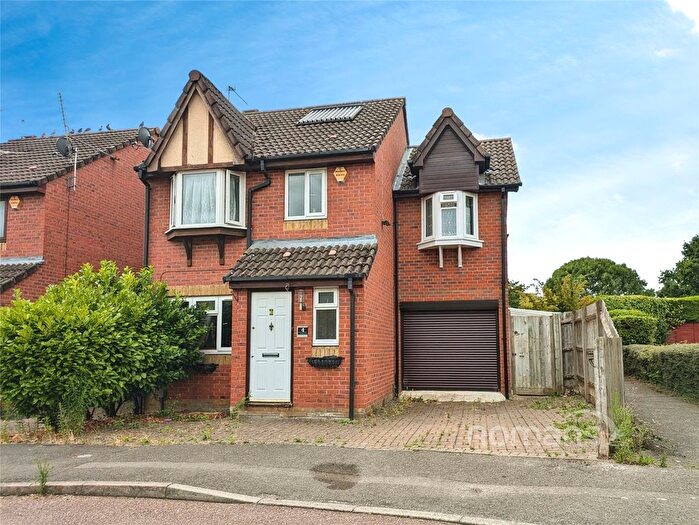 4 Bedroom Link Detached House For Sale In Regent Close, Lower Earley, Reading, RG6