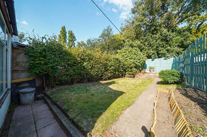 2 Bedroom Maisonette To Rent In Park Avenue, Barking, IG11