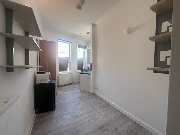 Studio To Rent In Finchley Road, London, NW3