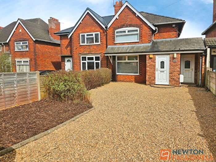 3 Bedroom Semi-Detached House For Sale In Walker Road, Walsall, WS3