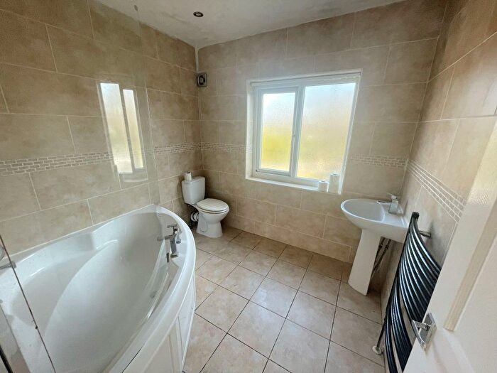 2 Bedroom End Of Terrace House For Sale In West Park Terrace, Darrington, Pontefract, WF8