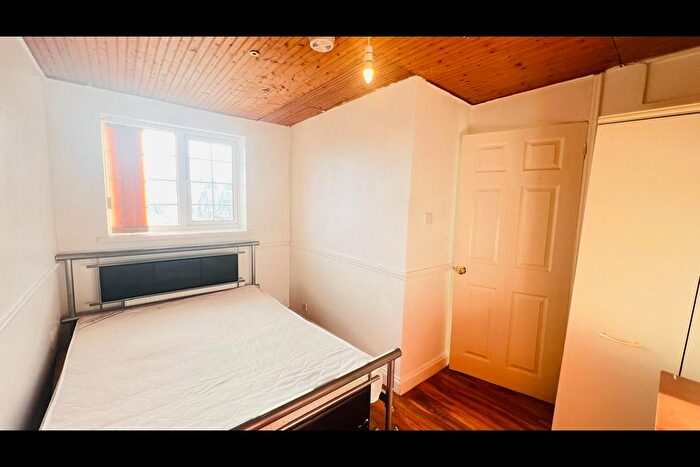 6 Bedroom Detached House To Rent In Dunsmore Road, Luton, LU1