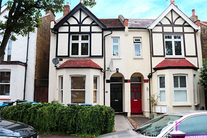 2 Bedroom Flat For Sale In Eaton Park Road, London, N13