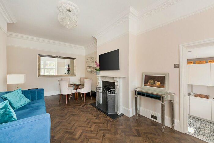 2 Bedroom Flat To Rent In Onslow Road, Richmond, TW10