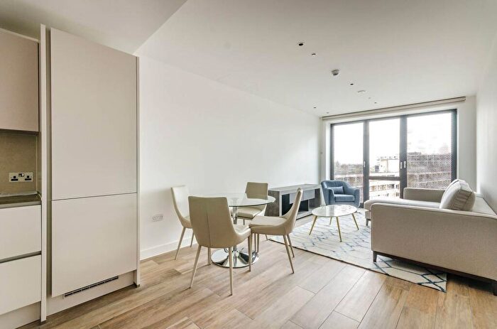 1 Bedroom Flat To Rent In Three Colts Lane, Bethnal Green, London, E2