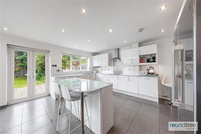 4 Bedroom House For Sale In Meadow Drive, Hendon, NW4