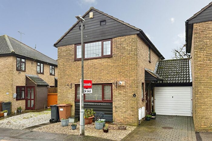 3 Bedroom Link Detached House For Sale In Brockenhurst Way, Bicknacre, Chelmsford, CM3