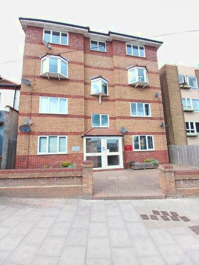 2 Bedroom Flat To Rent In London Road, SS9