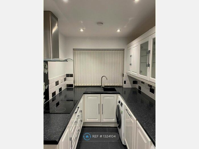 4 Bedroom Terraced House To Rent In Amberley Road, Slough, SL2