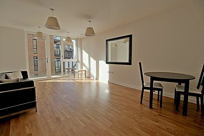 1 Bedroom Flat To Rent In Myrtle Court, Brentford, TW8