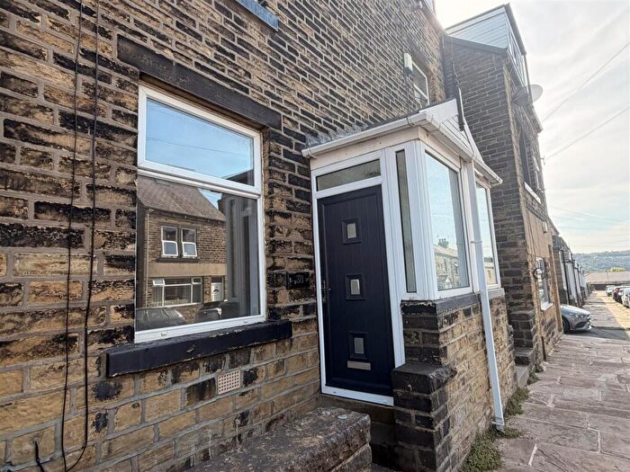 3 Bedroom Terraced House To Rent In Woodside Place, Halifax, HX3