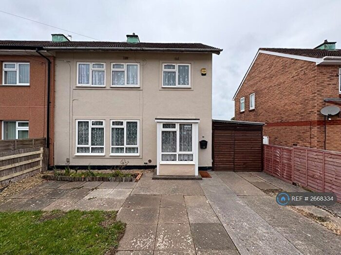 3 Bedroom Semi-Detached House To Rent In Bonnington Walk, Bristol, BS7
