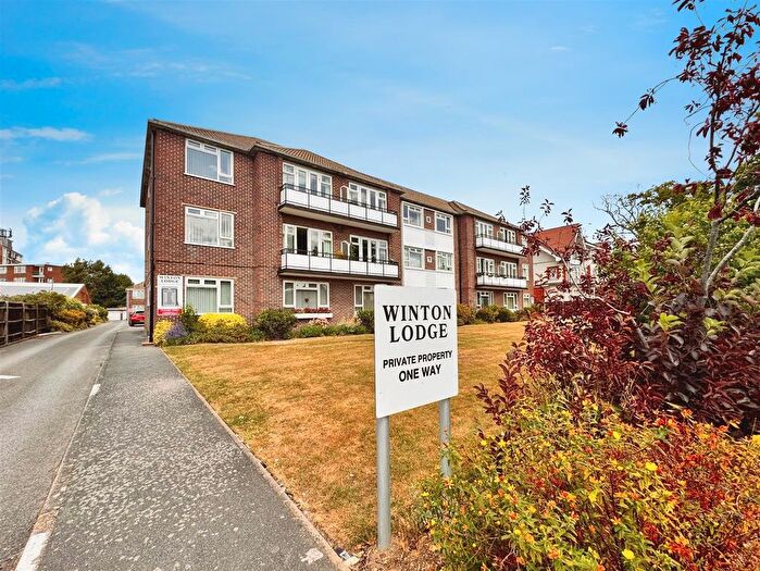 2 Bedroom Flat To Rent In Imperial Avenue, Westcliff-On-Sea, SS0