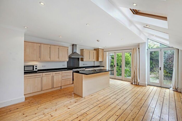 4 Bedroom Flat To Rent In Hartismere Road, London, SW6