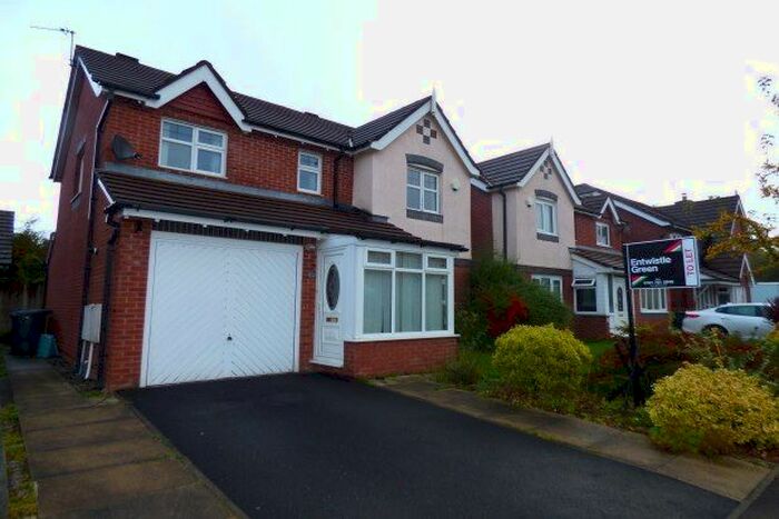 3 Bedroom Property To Rent In Silverdale Close, Bury, BL9