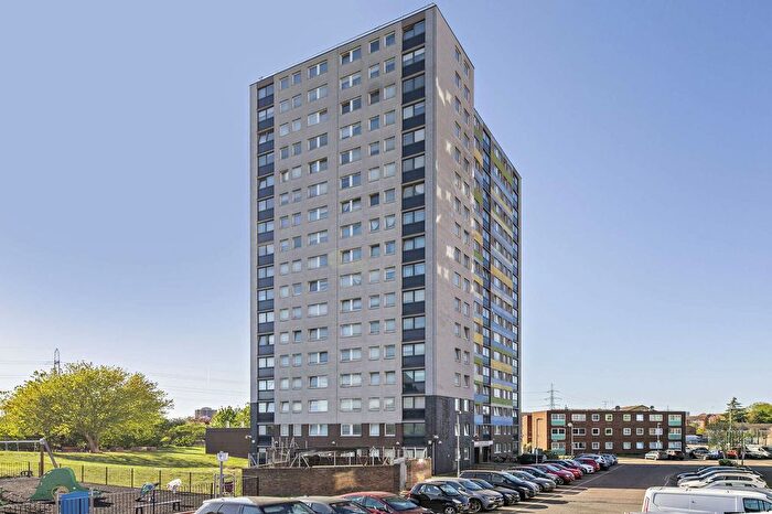 2 Bedroom Flat For Sale In Harts Lane, Barking, IG11