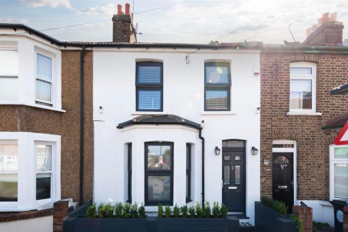 2 Bedroom Terraced House For Sale In Pretoria Avenue, Walthamstow, E17