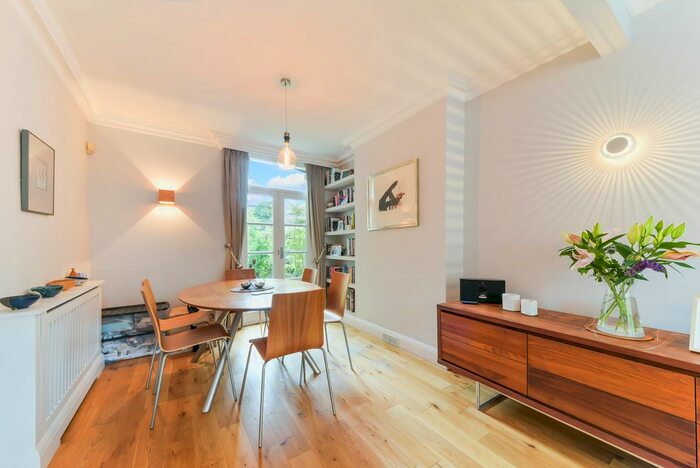 3 Bedroom Property To Rent In Hamilton Road, London, SW19