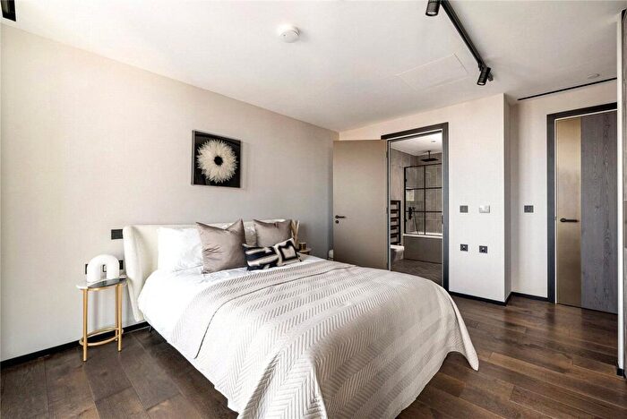 2 Bedroom Apartment For Sale In The Stage, Hewett Street, London, EC2A