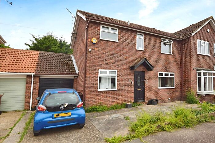 3 Bedroom Semi-detached House For Sale In Hawkwood Close, South Woodham Ferrers, Chelmsford, Essex, CM3