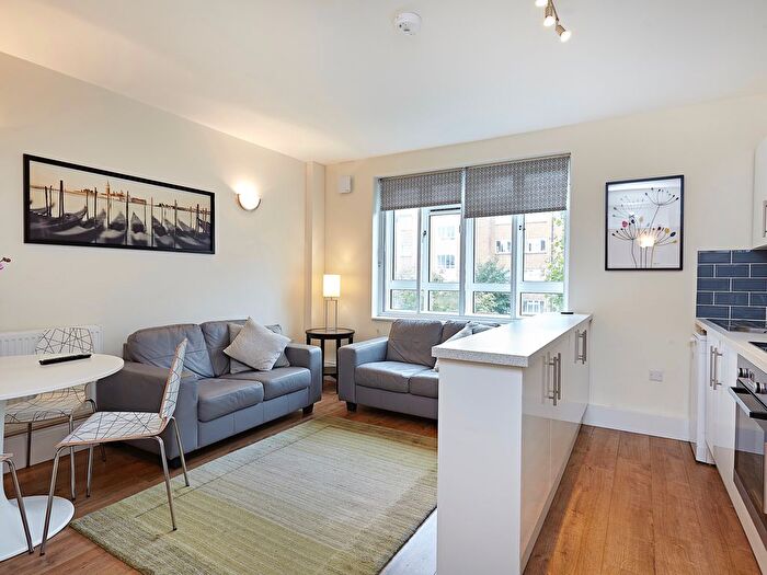 3 Bedroom Flat To Rent In Ravenet Street, Battersea, London, SW11