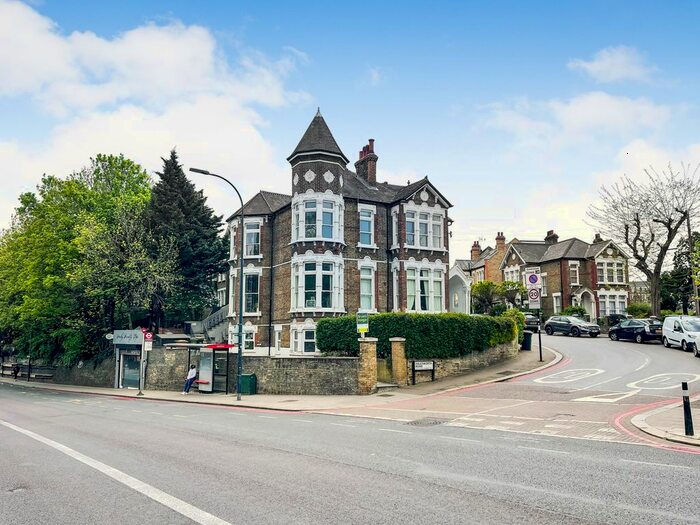 2 Bedroom Flat To Rent In Loampit Hill, London, SE13