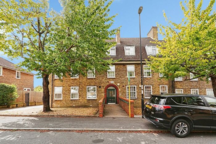 3 Bedroom Flat For Sale In Wingrove Road, London, SE6