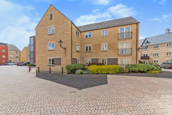 2 Bedroom Flat To Rent In Riverside Place, Stamford, PE9