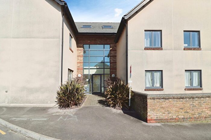 2 Bedroom Flat For Sale In Redfield Road, Bristol, BS34