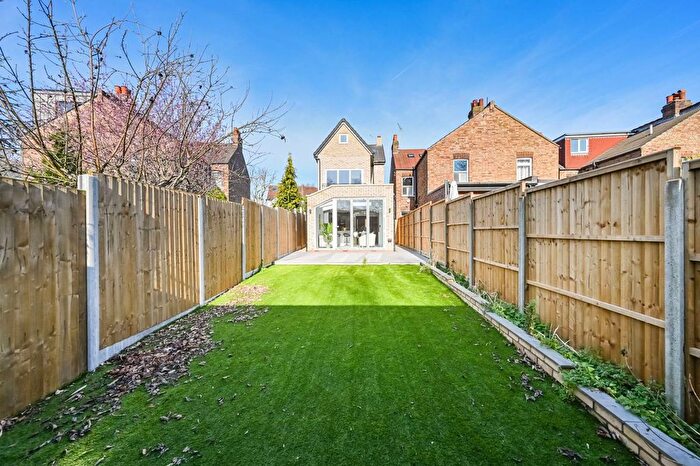 4 Bedroom Property For Sale In Park Villa, New Barnet, Barnet, EN4